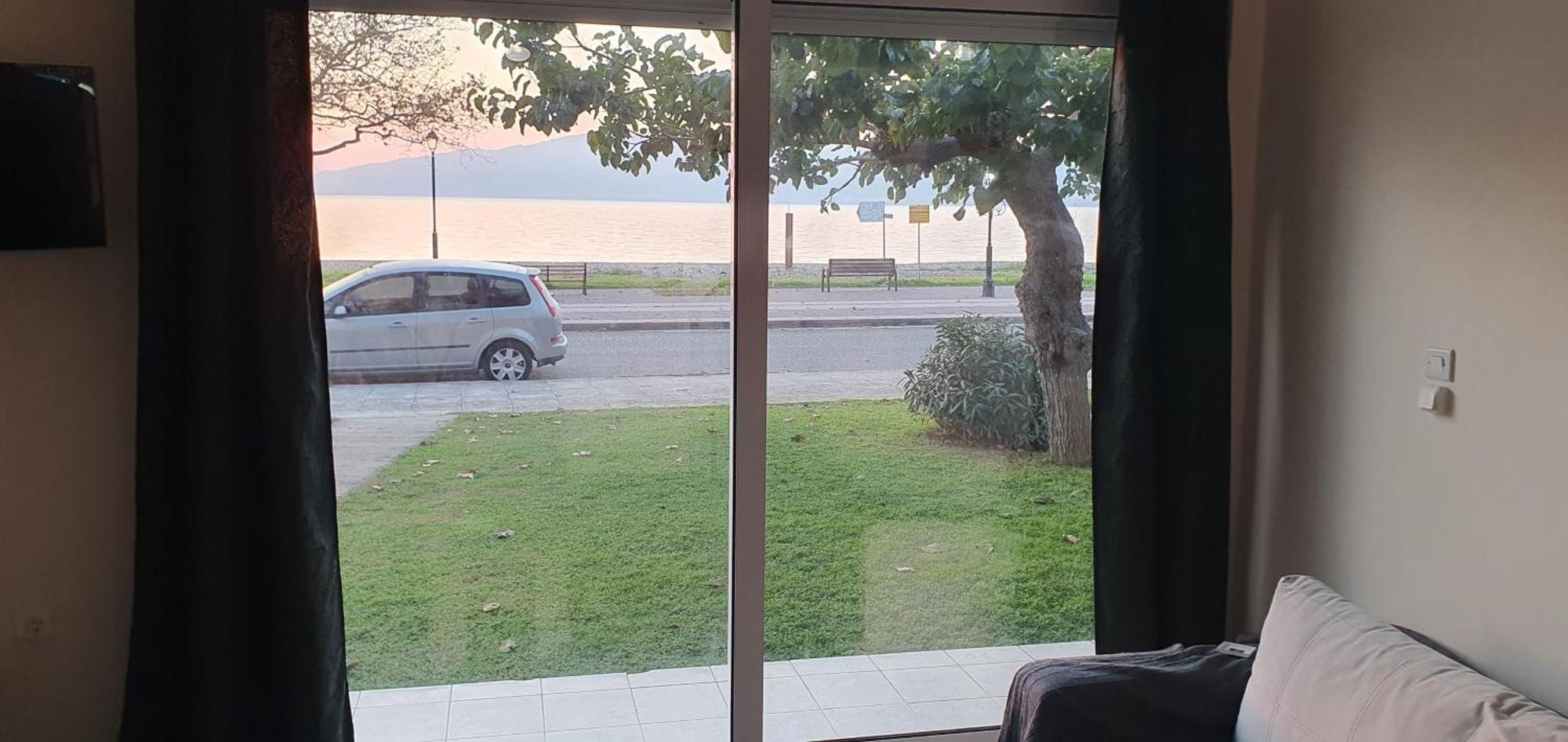 Nafpaktos Seaside Apartment Екстериор снимка