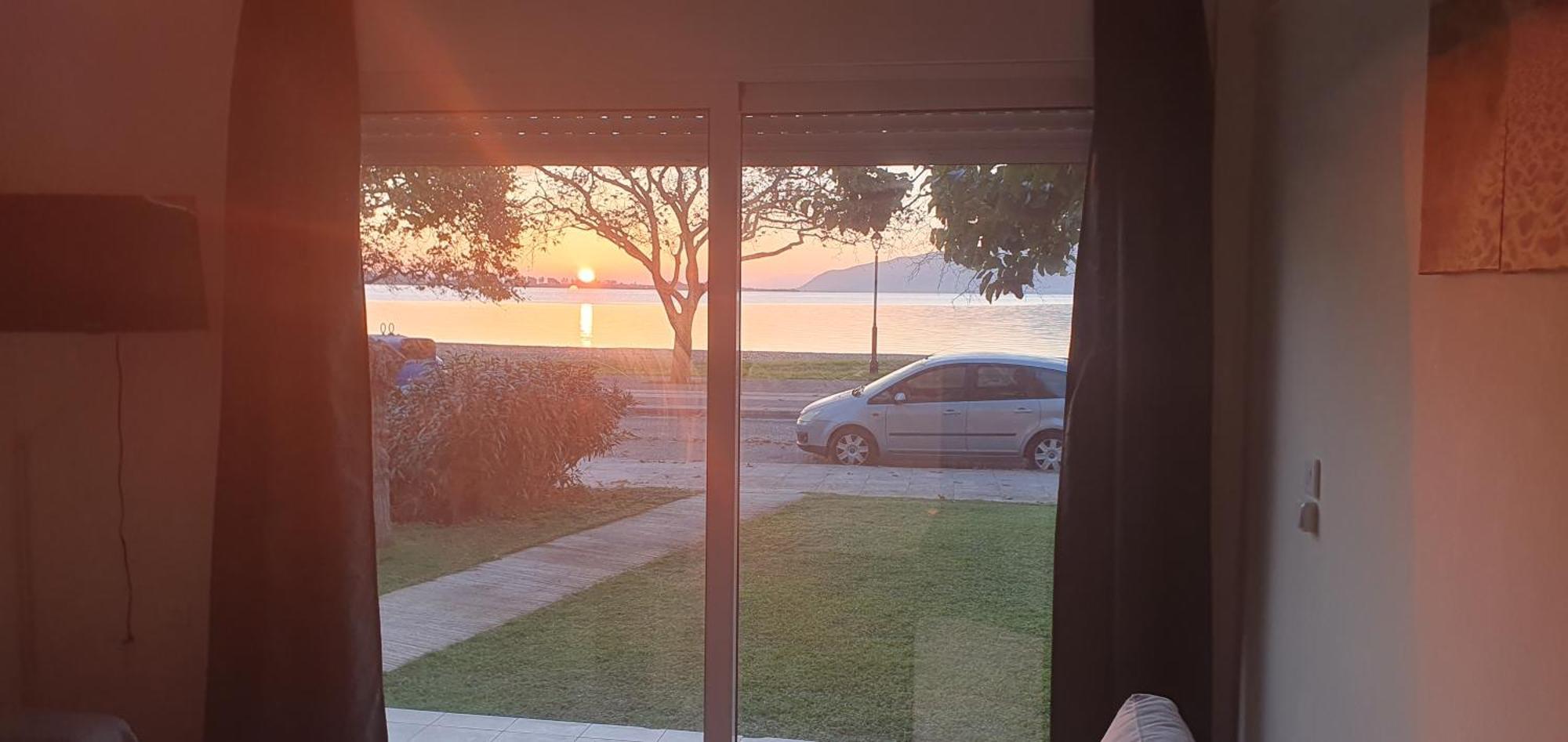 Nafpaktos Seaside Apartment Екстериор снимка
