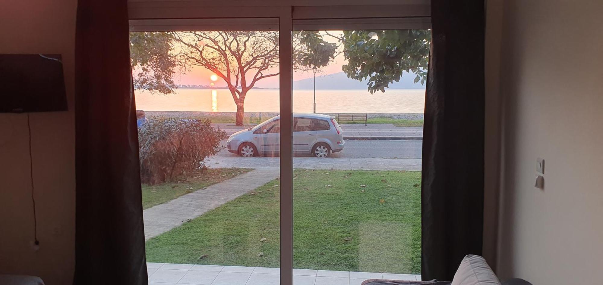 Nafpaktos Seaside Apartment Екстериор снимка