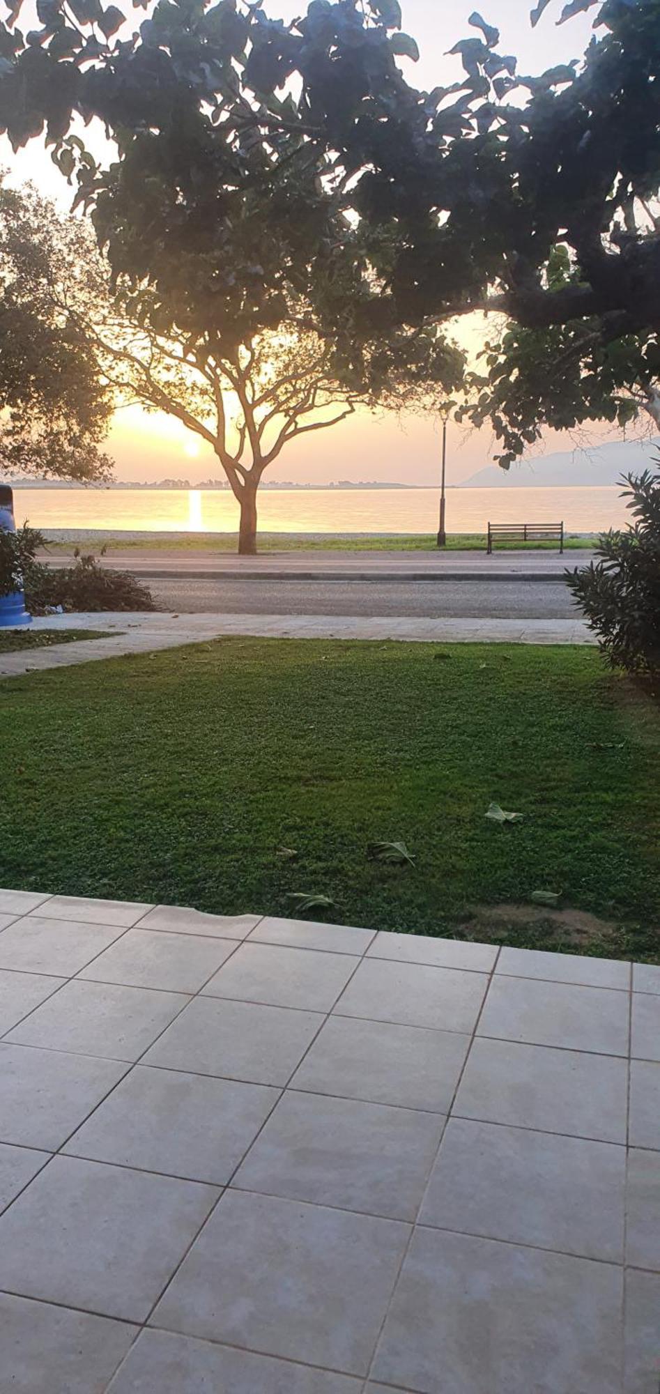 Nafpaktos Seaside Apartment Екстериор снимка